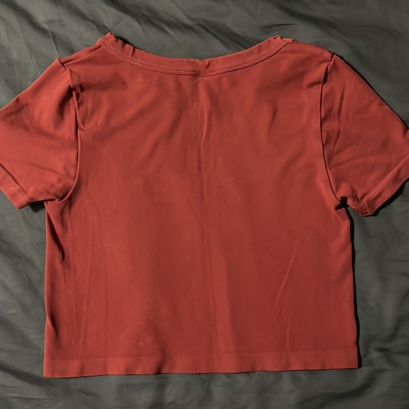 C’est Moi Red Cropped Tee - Picture 4 of 4